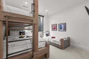 6 bedrooms, iron/ironing board, free WiFi, bed sheets
