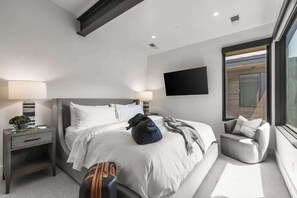 6 bedrooms, iron/ironing board, free WiFi, bed sheets