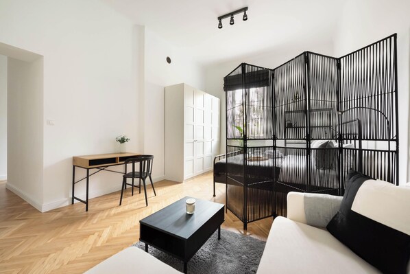 Strykjärn/strykbräda, wi-fi och sängkläder