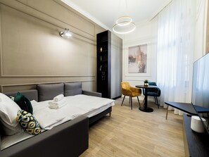 1 habitación, tabla de planchar con plancha, wifi y ropa de cama 