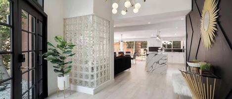 المنشأة من الداخل