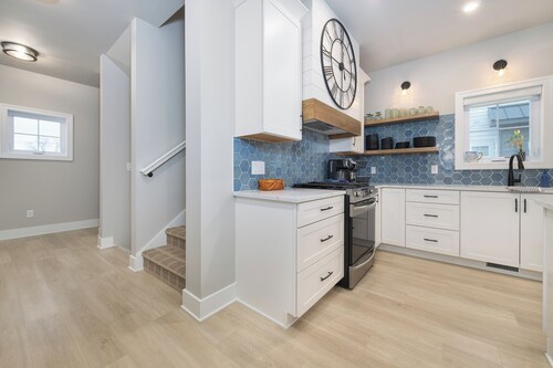 Toes in the Water , pool , perfect for large groups