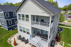 Exterior - Toes in the Water , pool , perfect for large groups (South Haven)
