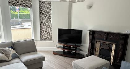 Refurbished 5-bed Central Newcastle. Ideal for families/golfers /activity breaks