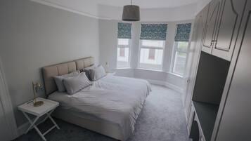 5 chambres, fer et planche à repasser, Wi-Fi, draps fournis