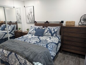 1 bedroom, desk, iron/ironing board, free WiFi - Private Desert Retreat with Oro Valley Mountain Views – Near Hiking & Golf (Tucson)