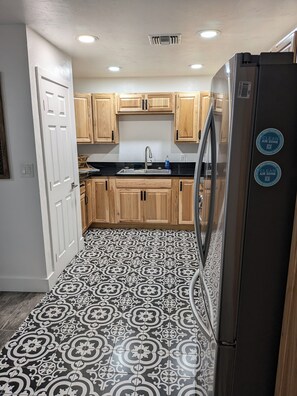 Fridge, microwave, oven, stovetop - Private Desert Retreat with Oro Valley Mountain Views – Near Hiking & Golf (Tucson)