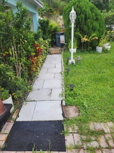 Cozy apartment in charming West Palm Beach with AC, WiFi