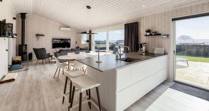 Pet friendly home in Rønde with WiFi