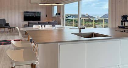 Pet friendly home in Rønde with WiFi