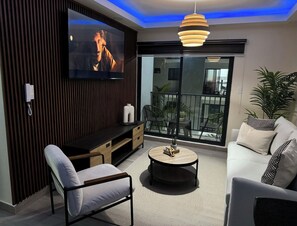 Smart TV - Cozy 2-bedroom apartment in Punta Cana in a safe, Gated community with AC, WiFi. (Punta Cana)