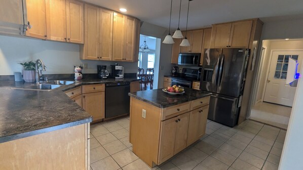 電子レンジ、オーブン、コンロ、食器洗い機