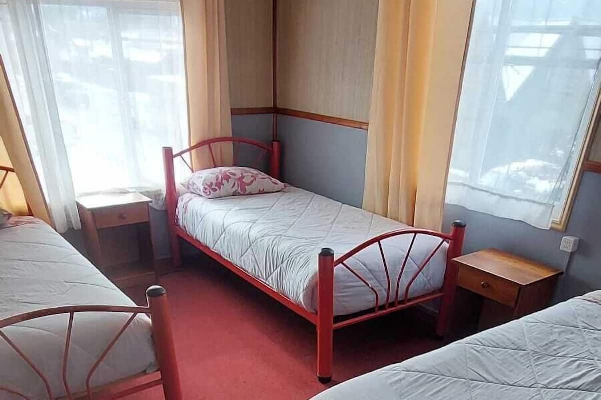 Traditionele driepersoonskamer, 3 eenpersoonsbedden | Gratis wifi