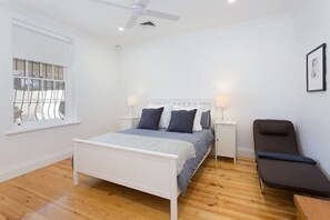 2 bedrooms, iron/ironing board, travel cot, WiFi - North Adelaide - Row Cottage - “Monte” (North Adelaide)