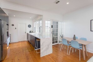 Fridge, microwave, oven, stovetop - North Adelaide - Row Cottage - “Monte” (North Adelaide)