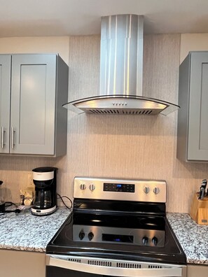 Fridge, microwave, oven, stovetop - November Getaway Deal!
3BR Pool Home, Perfect Beach Escape in Ormond by the Sea (Ormond Beach)