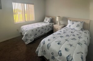 3 chambres, fer et planche à repasser, accès au Wi-Fi (inclus)