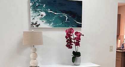 April Special!
3BR Pool Home, Perfect Beach Escape in Ormond by the Sea