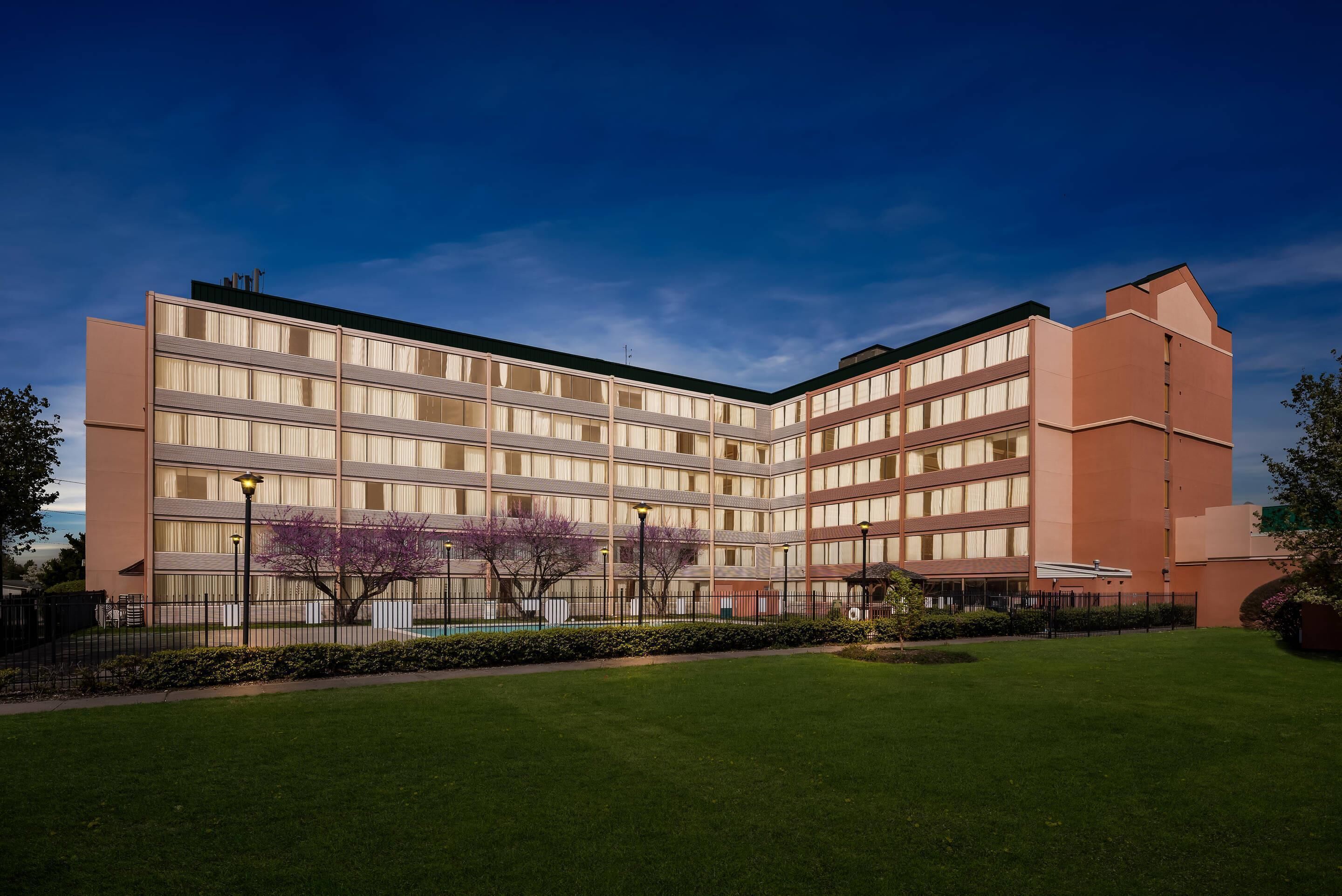 المنشأة من الخارج