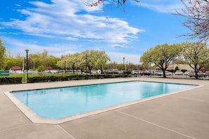 Outdoor pool - Quality Hotel Philadelphia Airport (Essington)
