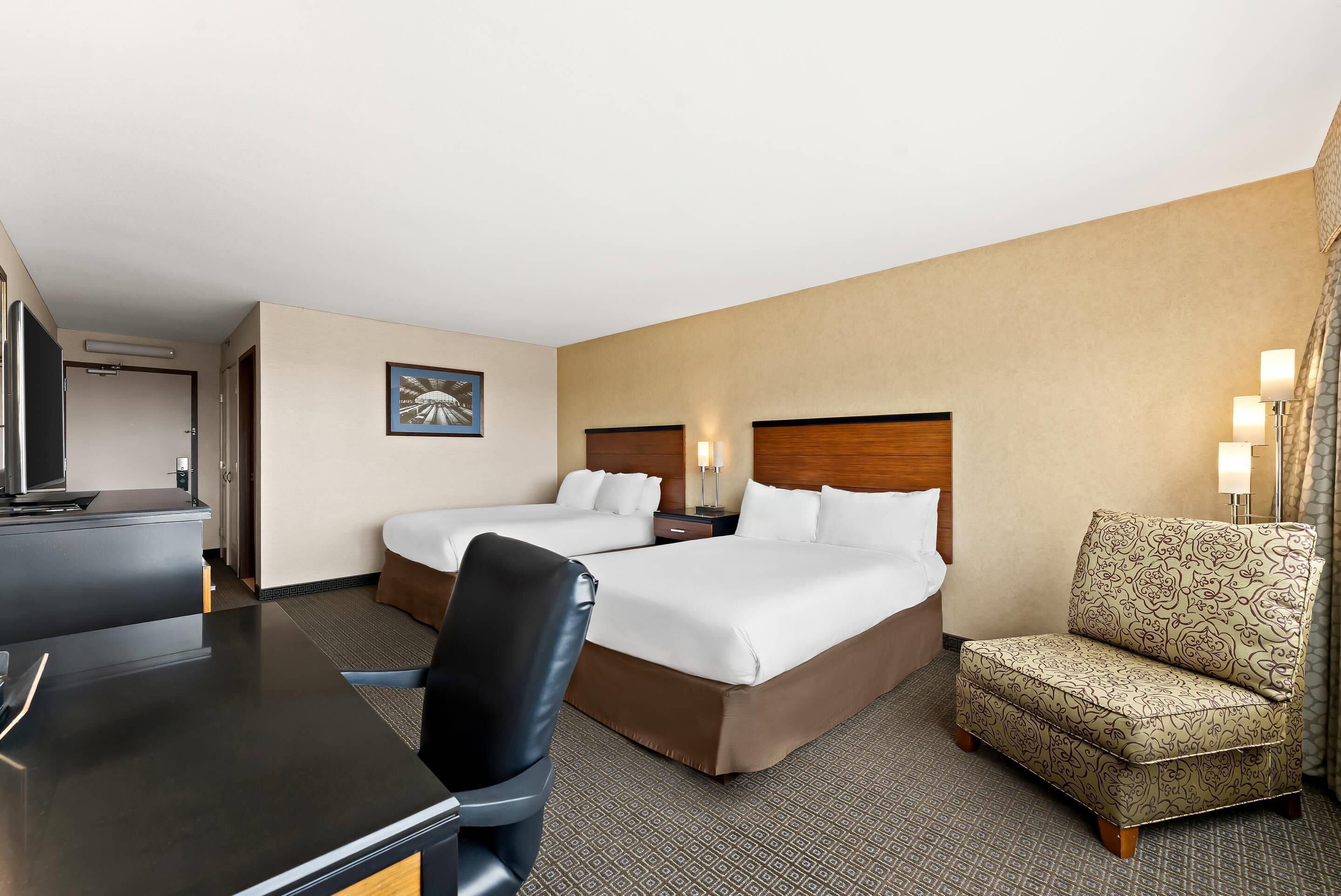 Chambre, 2 grands lits, non-fumeurs | Bureau, Wi-Fi gratuit