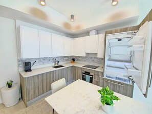 Fridge, microwave, oven, stovetop