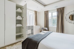 2 bedrooms, iron/ironing board, WiFi, bed sheets - Chic St. John's Wood 1BR w/ Elevator, Fully Furnished, by Blueground (London)