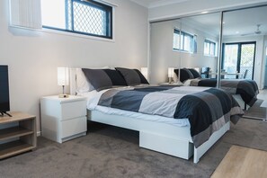 1 habitación, tabla de planchar con plancha, wifi y ropa de cama 