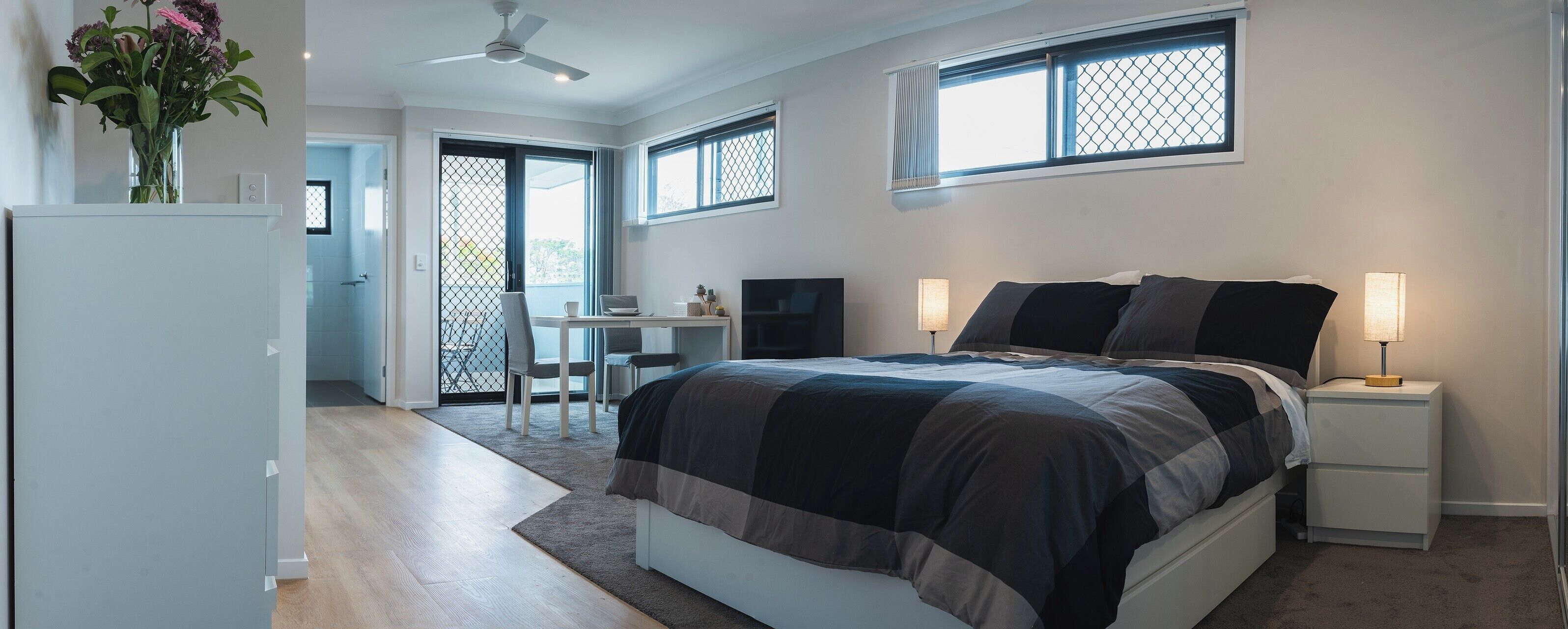 1 slaapkamer, een strijkplank/strijkijzer, wifi, beddengoed