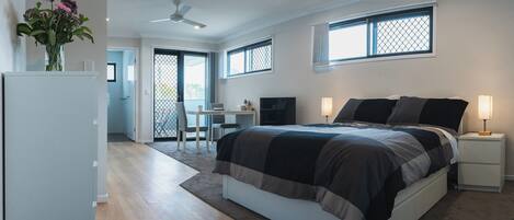 1 slaapkamer, een strijkplank/strijkijzer, wifi, beddengoed