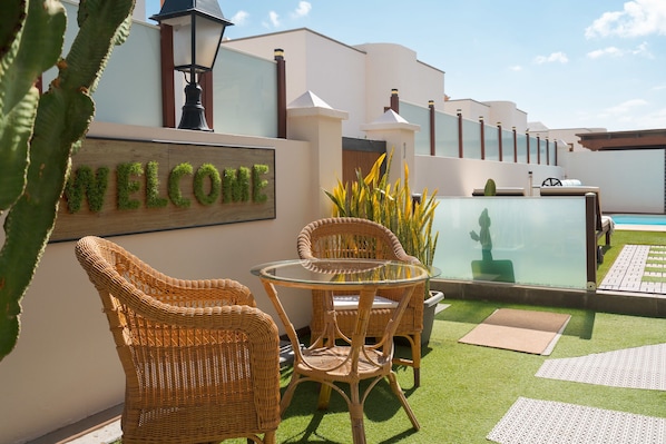 Outdoor dining - Lanzahost "Villa JABA" (Costa Teguise)