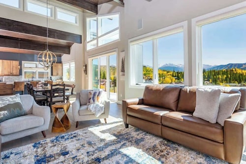 3-Level Views | Hot Tub | Game Room