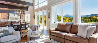 3-Level Views | Hot Tub | Games