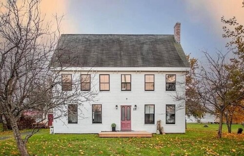 Beautiful Old Home by the Beach