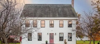 Beautiful Old Home by the Beach