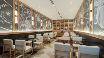 Lobby-lounge