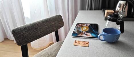 Daunenbettdecken, Zimmersafe, individuell dekoriert