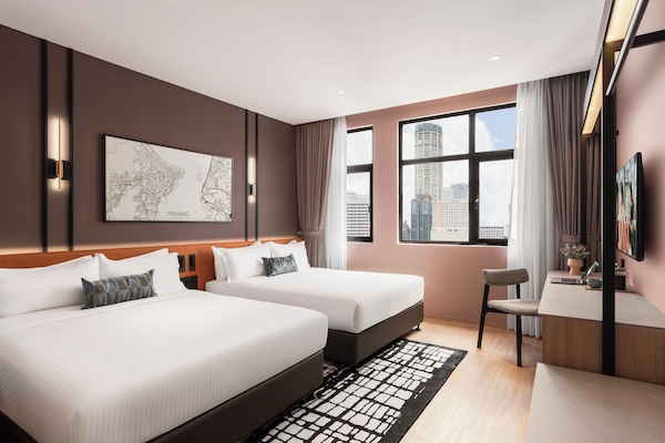 Deluxe Room Double Double | Selimut bulu angsa, brankas, dan didekorasi berbeda-beda