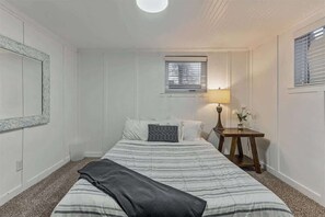 2 bedrooms, travel cot, WiFi, bed sheets