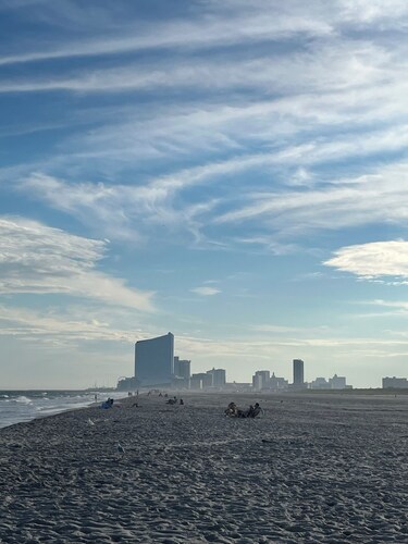 Brigantine Breeze 2-BR Coastal Retreat Steps to Beach