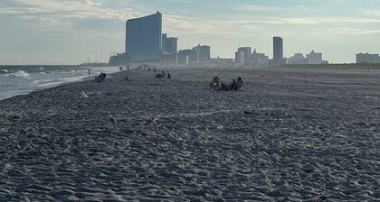 Brigantine Breeze 2-BR Coastal Retreat Steps to Beach