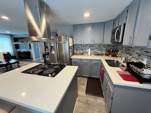 Private kitchen - Charming 3-bedroom house in lovely Seattle with Wifi (Seattle)