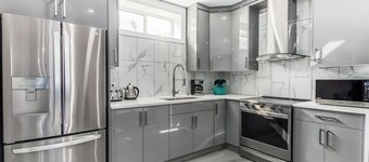 Luxurious two bedroom with one bathroom 3 beds 