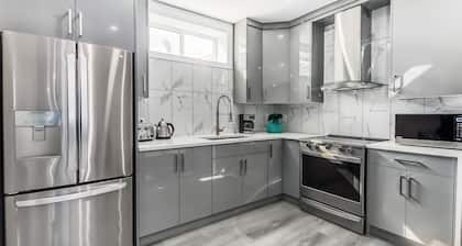 Luxurious two bedroom with one bathroom 3 beds