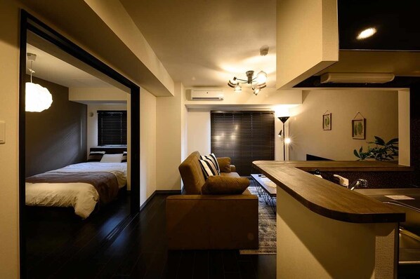 1 habitación, tabla de planchar con plancha, wifi gratis y ropa de cama