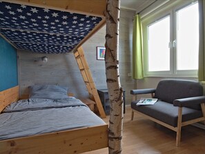 2 bedrooms, iron/ironing board, free WiFi, bed sheets