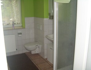 Shower, hair dryer, towels - Apartment 'Kelpin' with Private Terrace and Wi-Fi (Möllenbeck)