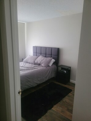 1 habitación, caja de seguridad en la habitación y escritorio 