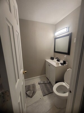 毛巾、肥皂、卫生纸