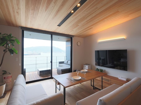 TV. Villa A A private lodging facility with a sauna and a panoramic view of the Kanmon Strait and Kanm / Shimonoseki Yamaguchi